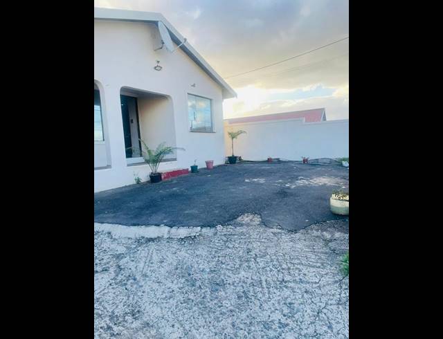 2 BEDROOM HOUSE FOR SALE IN NEWLANDS WEST